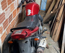 Desmanche com sete motos furtadas é descoberto pelo BPGd em Piraquara, na RMC