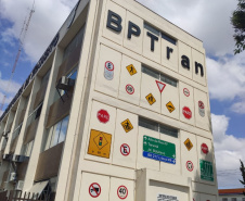  BPTran cria mosaico com placas de sinalização de trânsito para caracterizar identidade visual da unidade 