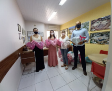 Presos da PIC produzem 200 almofadas de coração para mulheres em tratamento de câncer de mama