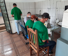 Presos da Cadeia de Laranjeiras do Sul produzem máscaras para a secretaria de saúde do município