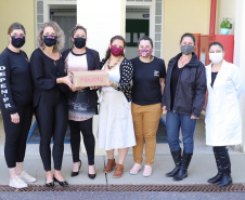 Presas da Penitenciária Feminina do Paraná recebem coletores menstruais