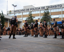 Bloqueios de trânsito do BPTran resulta no recolhimento de 48 carros e na prisão de 10 pessoas em Curitiba