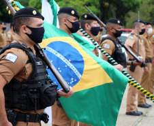 Policiais militares são homenageados durante solenidade em comemoração aos 52 anos do 13º Batalhão em Curitiba