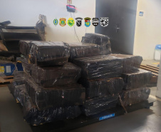  Meia tonelada de maconha e carreta com cigarros contrabandeados são apreendidos no Oeste do PR pela Operação Hórus 