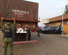  Meia tonelada de maconha e carreta com cigarros contrabandeados são apreendidos no Oeste do PR pela Operação Hórus 