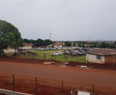 Segurança Pública e Polícia Militar limpam pátio de veículos de quartel, em Assis Chateaubriand