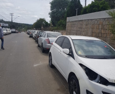 Segurança Pública e Polícia Civil removem 79 veículos que estavam parados na Delegacia de Campina Grande do Sul