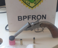Abordagem a veículo em Santa Helena pelo BPFron termina com apreensão de cocaína e garrucha