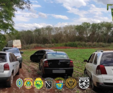 Em Guaíra, BPFron e PF apreendem cinco veículos e encontraram depósito de cigarros contrabandeados durante a Operação Hórus
