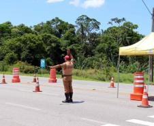 Acidentes, mortes e feridos caem pela metade em rodovias estaduais do Paraná no feriado de Natal 