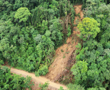 Secretário da Segurança Pública sobrevoa áreas afetadas pelas chuvas no litoral (PR)