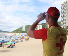 Orientação dos guarda-vidas e conscientização do cidadão fazem diminuir número de salvamentos no litoral na primeira quinzena do verão