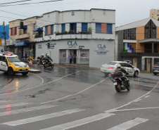 Logística de transporte de corpos, vítimas e familiares termina em Curitiba e avião decola ao Pará; peritas paranaenses seguem no mesmo voo