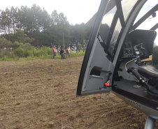 BPMOA socorre homem que caiu da Pedra da Baleia em Matinhos (PR) e vítima de acidente de trânsito em Palmeiras (PR)