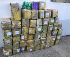 Caminhão com 985 quilos de maconha que seguia para Colombo (PR) é interceptado pelo BPRv na Rodovia da Uva