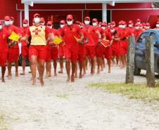 Corpo de Bombeiros forma nova turma de guarda-vidas militares