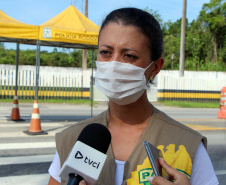 PM faz blitz educativa em Pontal do Paraná e reforça orientações para prevenção do coronavírus e dengue