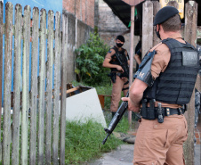 PM cumpre mandados judiciais no Litoral e encaminha dois homens por tráfico durante a Operação Vida