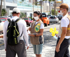Durante blitz educativa, PM leva conscientização à população com abordagens lúdicas em Matinhos (PR)