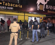 Fiscalização fecha oito pontos comerciais e prende 20 pessoas no fim de semana