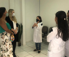 Comitiva da Segurança Pública visita sede do programa PRUMOS em Londrina e apresenta à juíza do TJPR 