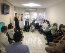 Comitiva da Segurança Pública visita sede do programa PRUMOS em Londrina e apresenta à juíza do TJPR 