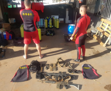 Bombeiros encontram fuzis perdidos durante missão policial