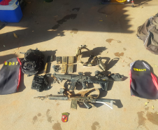 Bombeiros encontram fuzis perdidos durante missão policial