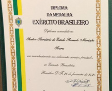 Secretário da Segurança Pública recebe medalha do Exército Brasileiro