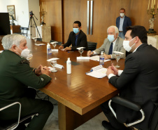 Governador apresenta ao presidente do Superior Tribunal Militar projeto da ESA em Ponta Grossa