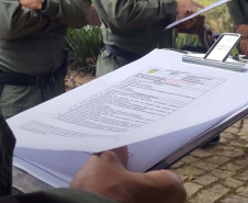 Exercícios foram feitos nos Mananciais da Serra, em Piraquara, na RMC, e envolveu pilotos, copilotos e demais tripulantes das aeronaves Falcão 04 e Falcão 09. Ação faz parte do Programa de Prevenção de Incêndios na Natureza e busca aumentar a eficiência das manobras de combate às chamas. 
