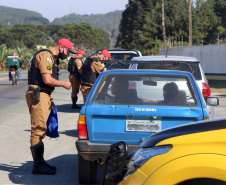 Nova blitz educativa do Maio Amarelo orienta motoristas em Almirante Tamandaré