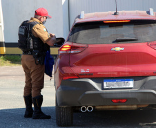 Nova blitz educativa do Maio Amarelo orienta motoristas em Almirante Tamandaré