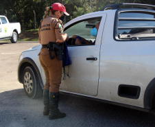 Nova blitz educativa do Maio Amarelo orienta motoristas em Almirante Tamandaré