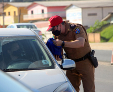 Nova blitz educativa do Maio Amarelo orienta motoristas em Almirante Tamandaré