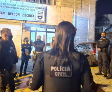 Polícia Civil dispersa aglomeração em bar na capital e prende nove pessoas