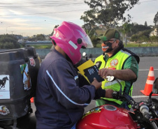 Metade dos acidentes de trânsito em Curitiba envolve motociclistas, diz estudo do BPTran