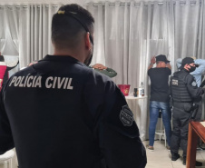 Polícia Civil prende 11 pessoas e dispersa festa clandestina em Colombo
