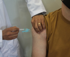 Mais de 23 mil doses da vacina contra a COVID-19 são aplicadas nas forças de segurança do Paraná