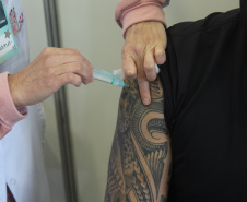 Mais de 23 mil doses da vacina contra a COVID-19 são aplicadas nas forças de segurança do Paraná