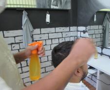 Presos da penitenciária de Cascavel participam de minicurso com barbeiro profissional 