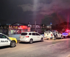 Polícia interdita 16 pontos comerciais e dispersa 1.200 pessoas em Curitiba no fim de semana