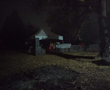 Polícia Civil dispersa festa clandestina com cerca de 200 pessoas e encaminha um dos organizadores, em Piraquara (PR)