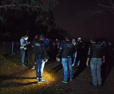 Polícia Civil dispersa festa clandestina com cerca de 200 pessoas e encaminha um dos organizadores, em Piraquara (PR)