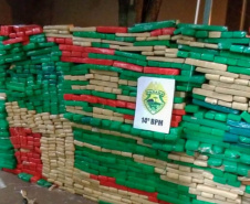 PM localiza 2,4 toneladas de maconha em Foz do Iguaçu