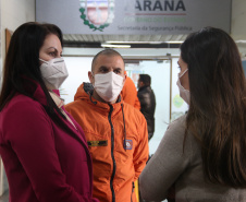 Sesp faz primeira entrega de roupas e cobertores à campanha Aquece Paraná do Governo Estadual