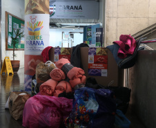 Sesp faz primeira entrega de roupas e cobertores à campanha Aquece Paraná do Governo Estadual