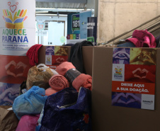 Sesp faz primeira entrega de roupas e cobertores à campanha Aquece Paraná do Governo Estadual