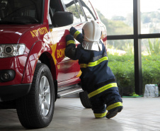 Estado presta homenagem aos bombeiros militares do Paraná