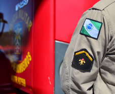 Estado presta homenagem aos bombeiros militares do Paraná